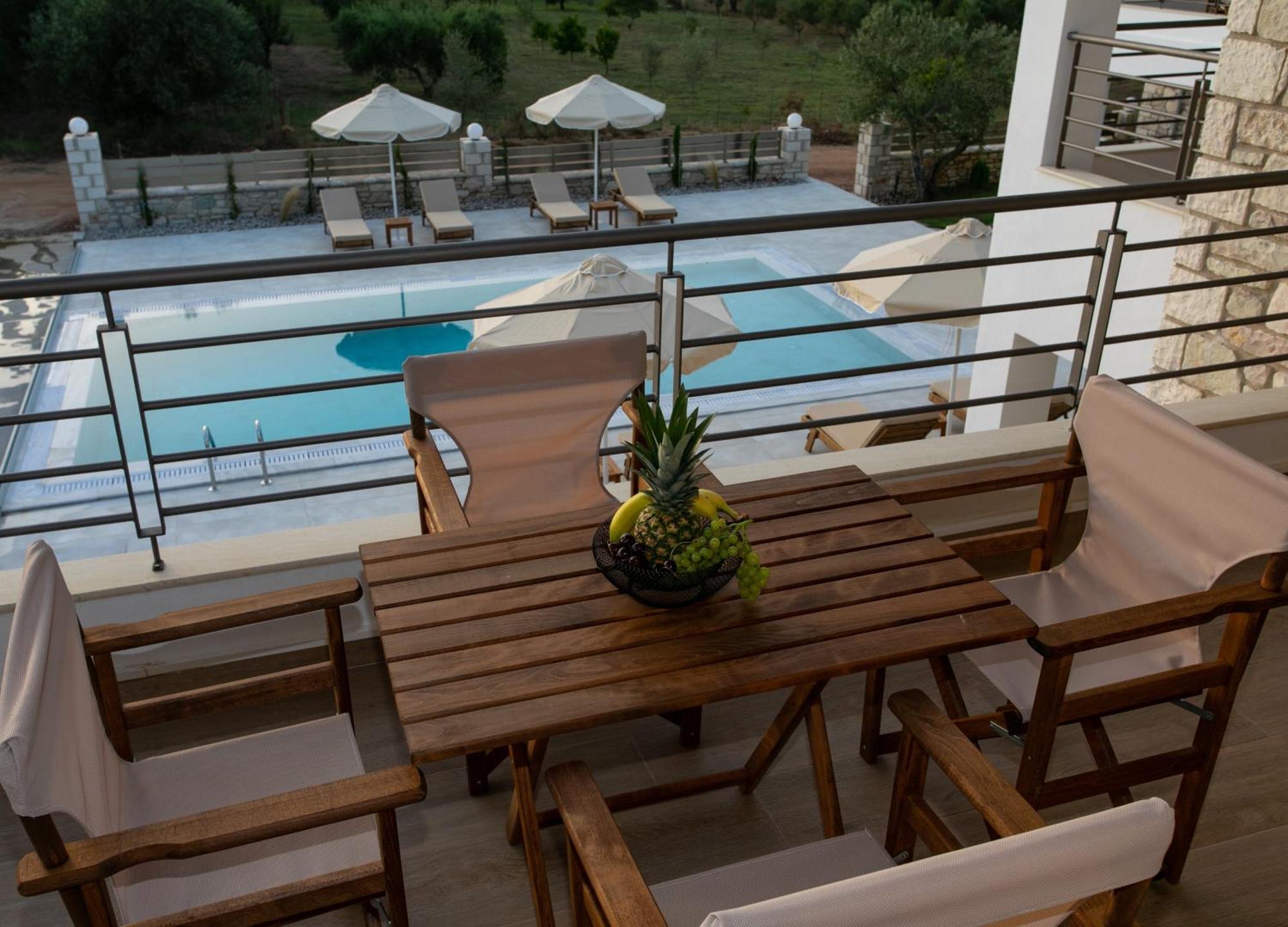 Michelangelo Suites And Apartments Valanidorachi Exterior photo