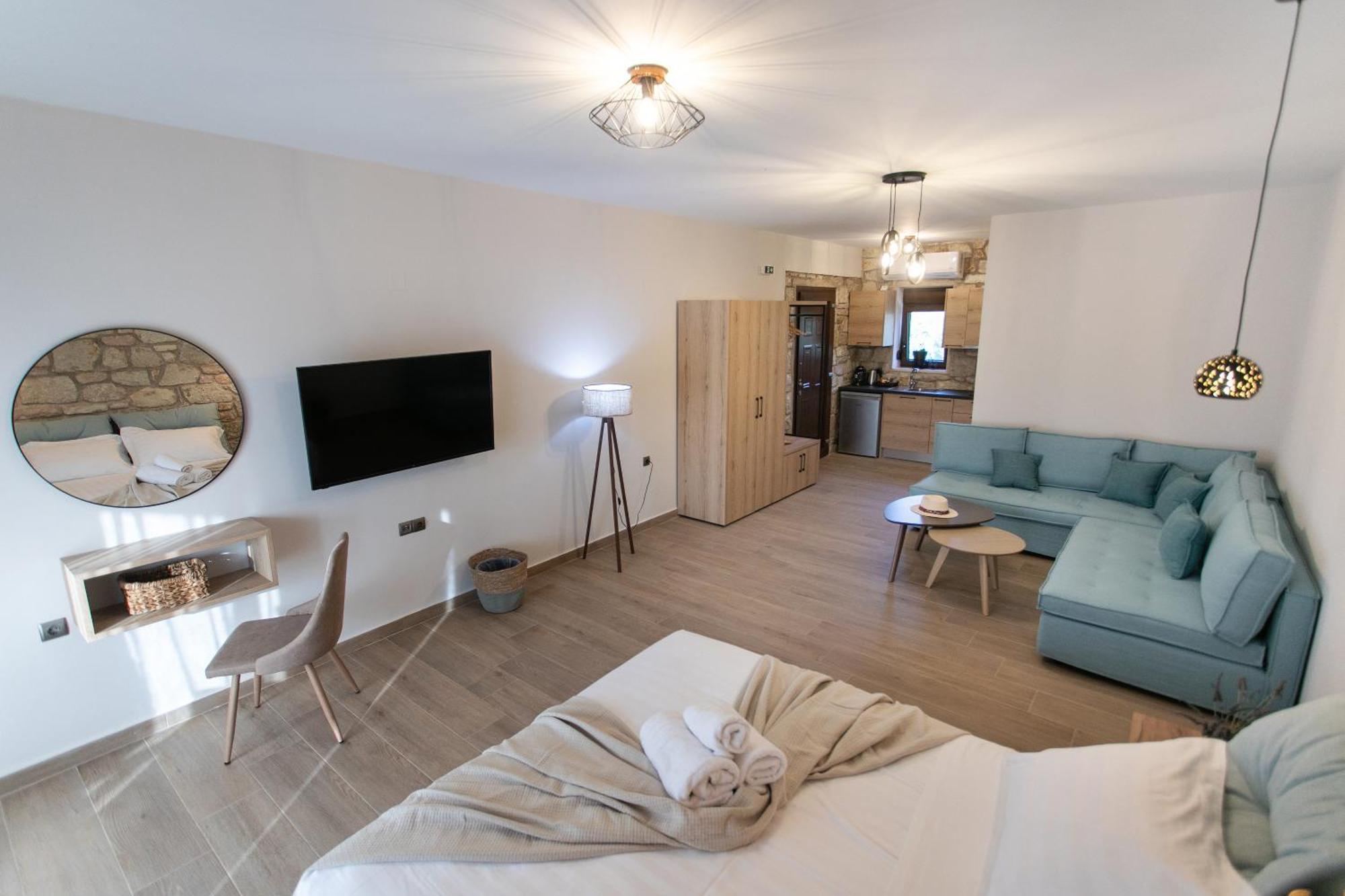 Michelangelo Suites And Apartments Valanidorachi Exterior photo